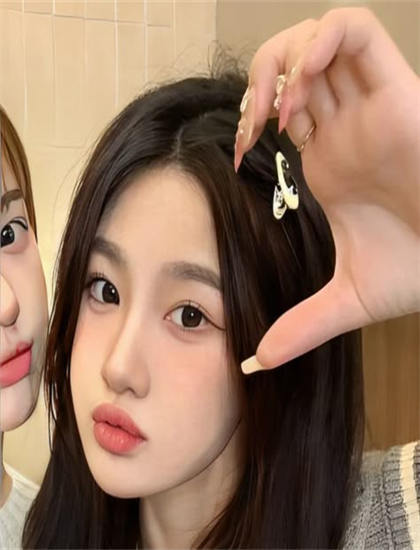 《年少轻狂?》音乐配乐后现代解析：音效设计与主题曲创作分析，演员访谈